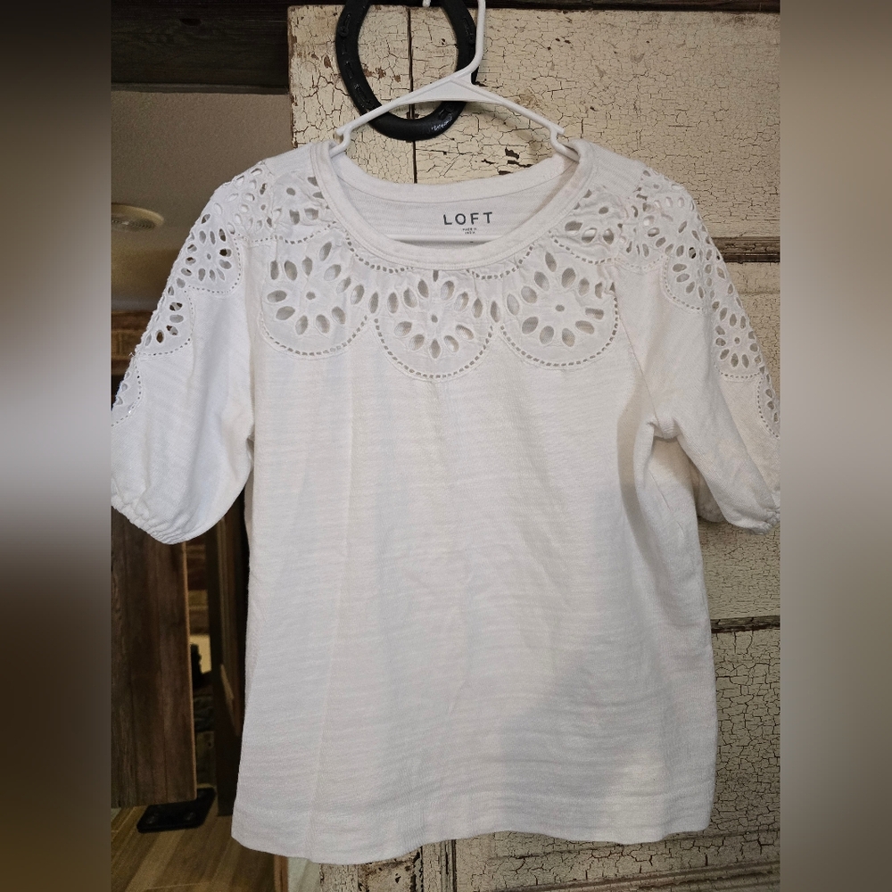 LOFT White Eyelet Detail Women's Top sz. Small. Great cond